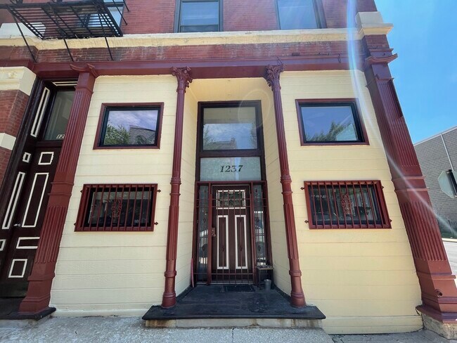 Building Photo - 1237 N Noble St