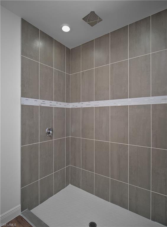 master shower - 1035 Plantation Rd