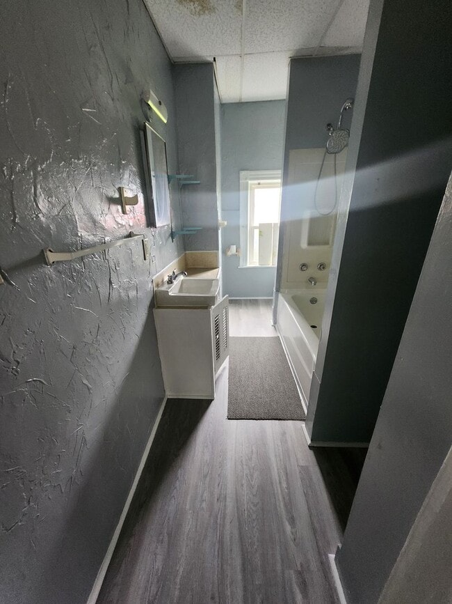 Building Photo - Lower 3 bbedroom unit WILL WORK WITH SECTI...