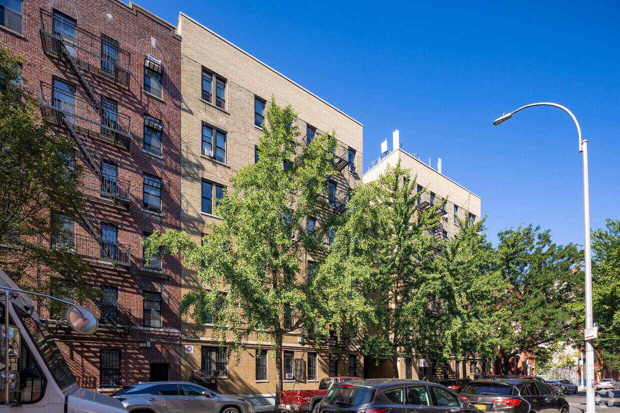 Primary Photo - Saint Annes Court