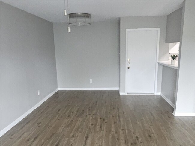 Building Photo - 3025 Walnut Bend Ln