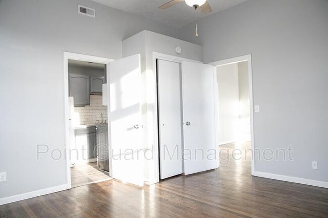 Building Photo - 2705 Leavenworth St