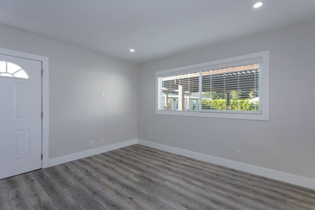 Building Photo - gra783