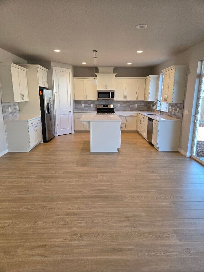 Building Photo - Brand New & Beautiful 2025 Holt Home !  Wa...