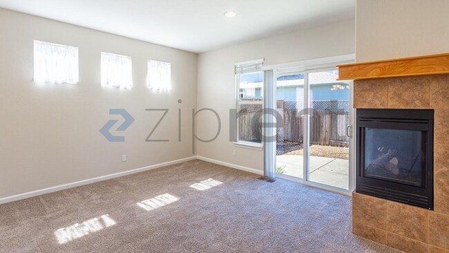 Building Photo - 1251 Clover Dr