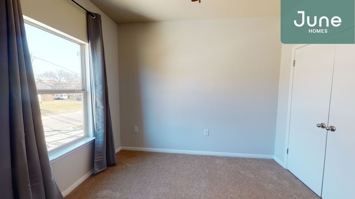 Primary Photo - Full room in 5-bed/2.0-bath Home