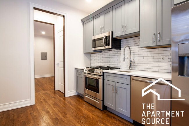 Building Photo - 652 W Buckingham Pl