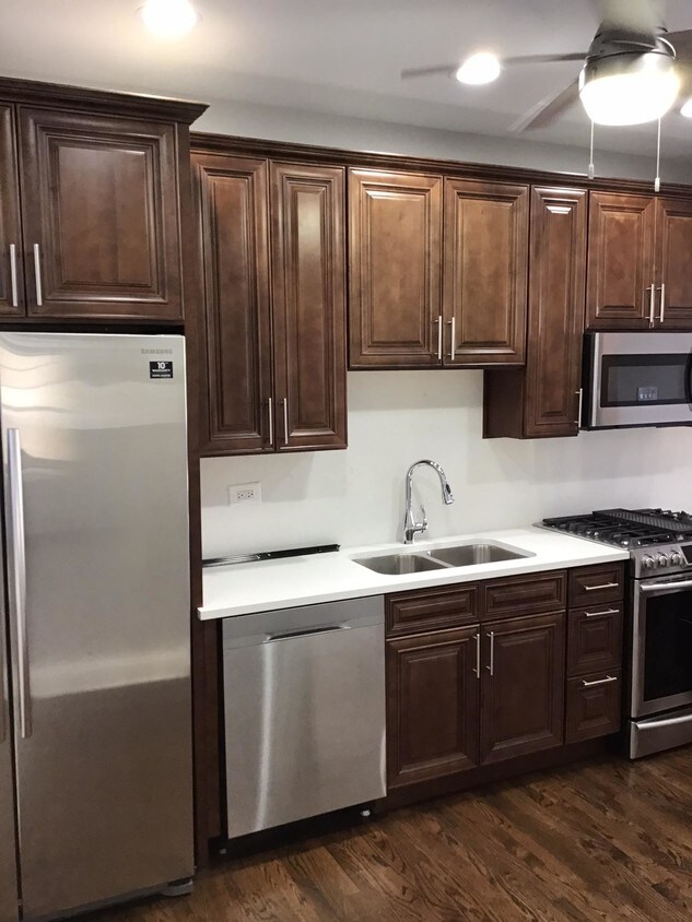 Foto principal - 4957 N Christiana Ave