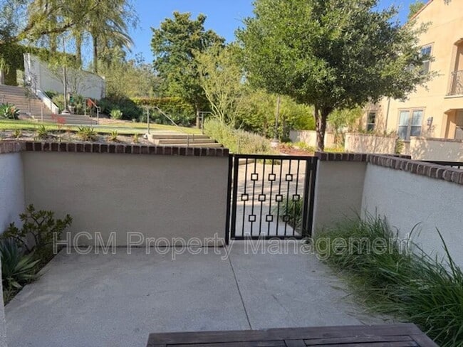 Foto del edificio - 804 El Paseo