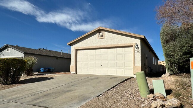 Foto del edificio - Southwest - 3 bedroom, 2 bath house with a...