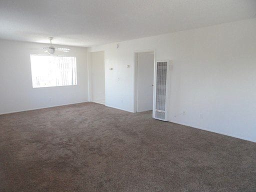 Building Photo - 3 Bedroom 3 bath