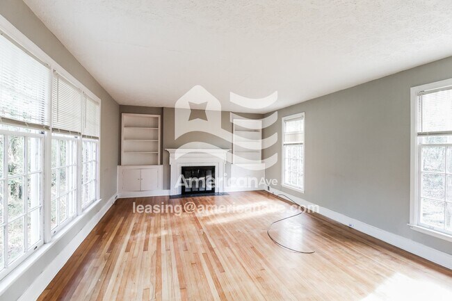 Foto del edificio - 1665 Twin Pines Dr
