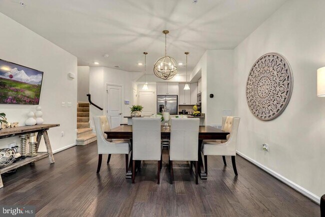 Foto del edificio - 10110 Dorsey Ln