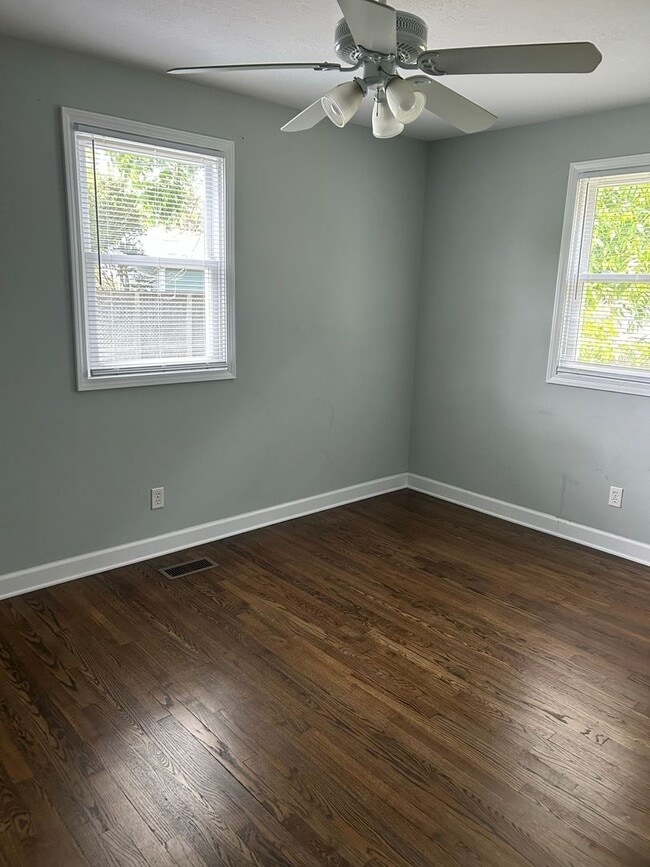 Building Photo - 3 bedroom, 1 bath house