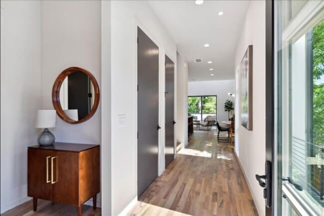 Foto del edificio - 536 Highland Ave NE