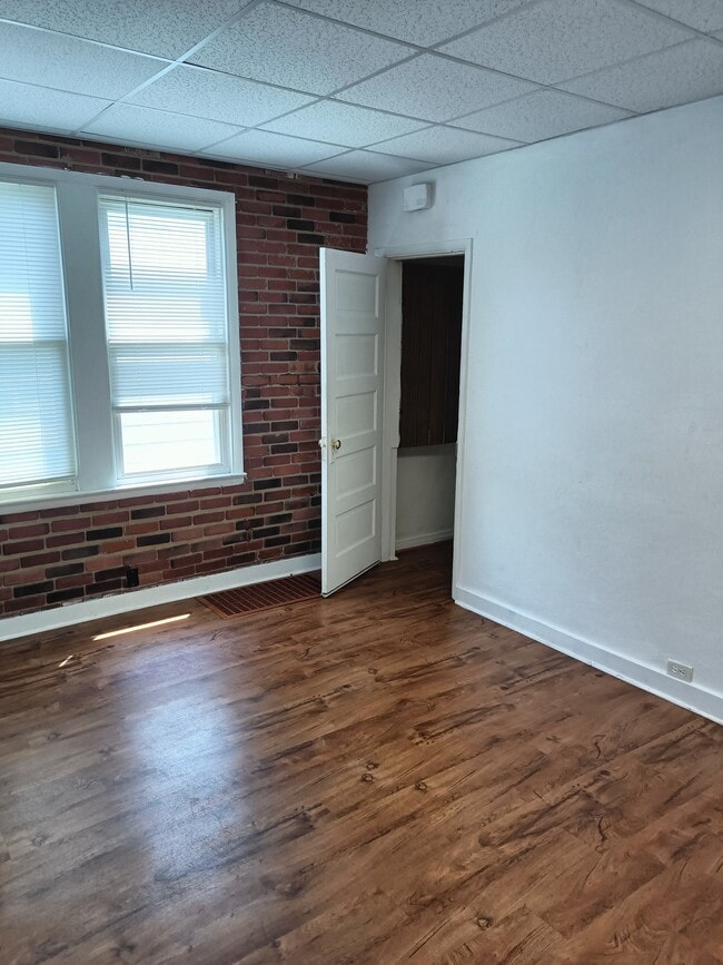 Building Photo - 369 Mayville Ave