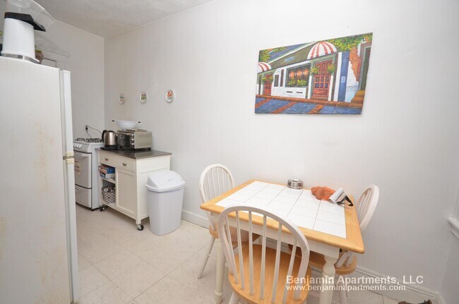 Foto del edificio - 99 Brainerd Rd