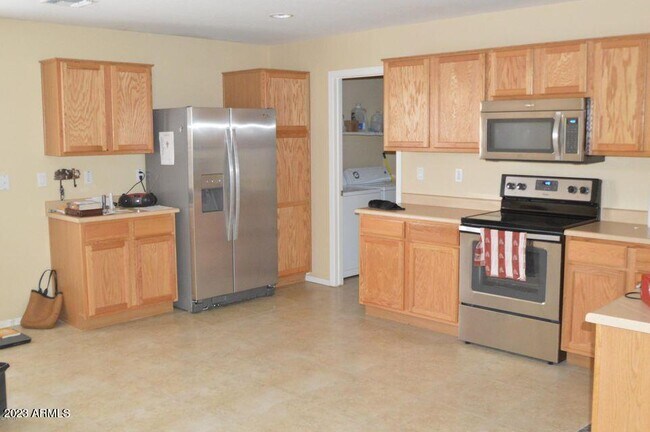 Building Photo - 42426 W Desert Fairways Dr