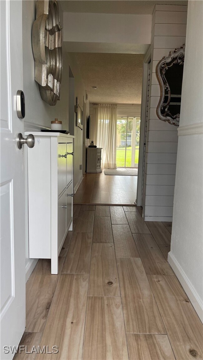 Foto del edificio - 267 Quail Forest Blvd