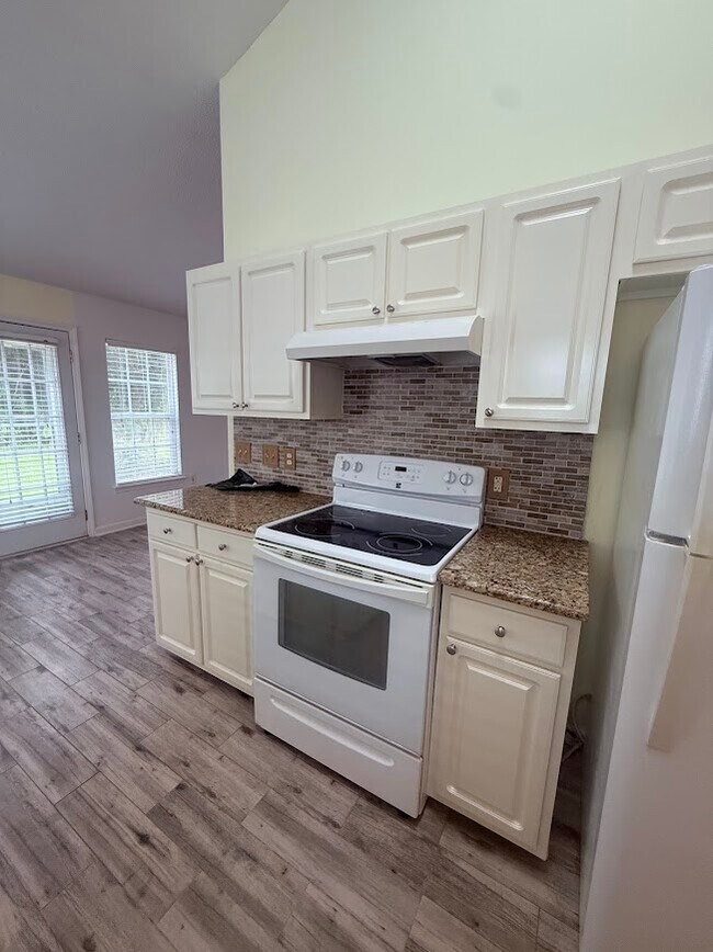 Foto del edificio - 4591 Hidden Creek Ln