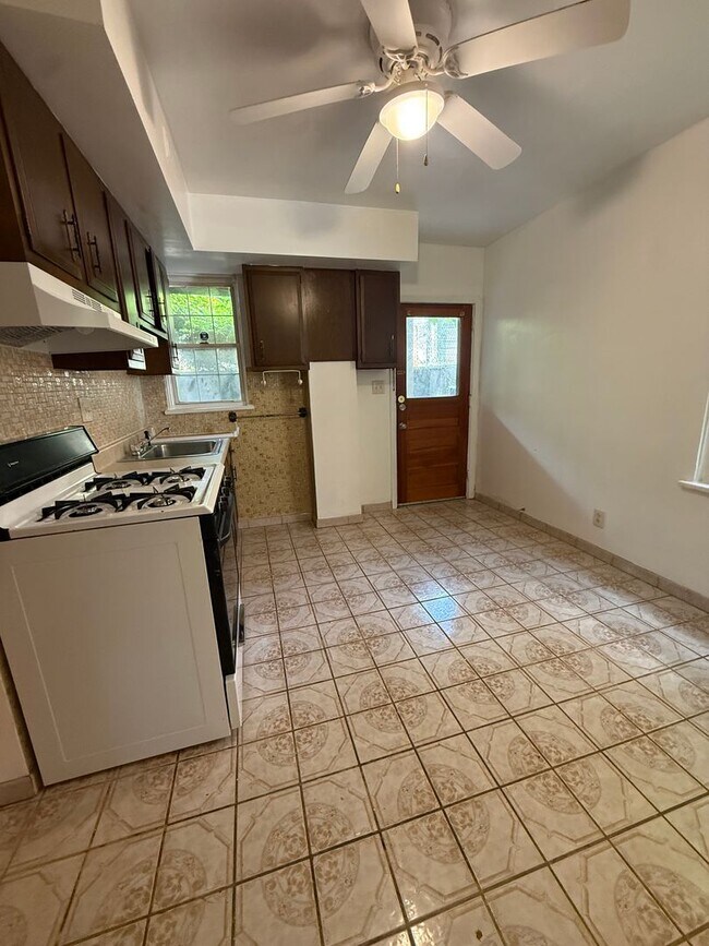 Foto del edificio - 2824 Clermont Ave