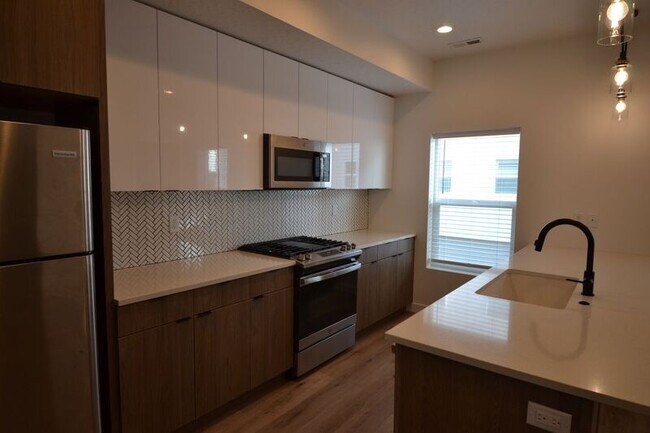 Building Photo - 620 Orchard Dr