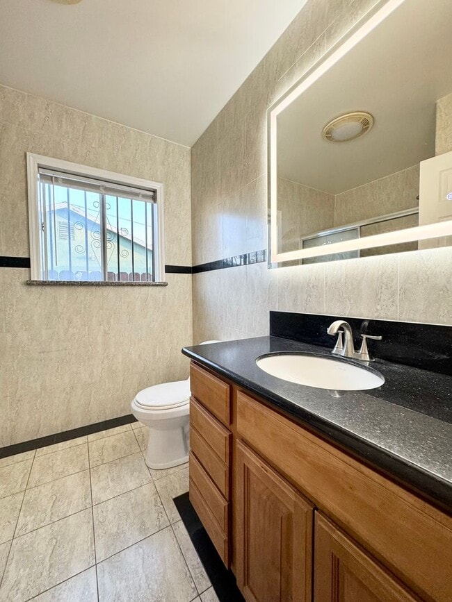 Building Photo - Updated 3 bed 2 bath duplex in Temple City