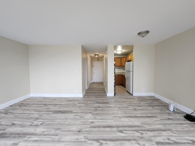 Foto del edificio - 270 Marin Blvd