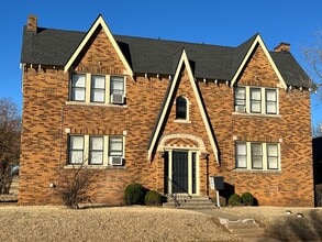 Building Photo - 2601 N Walker Ave