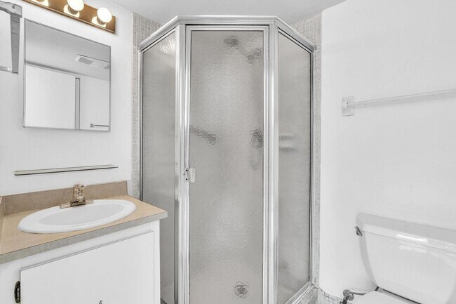 Building Photo - Beautiful 2 bedroom 2 bath in Delray - Desired 55+ community