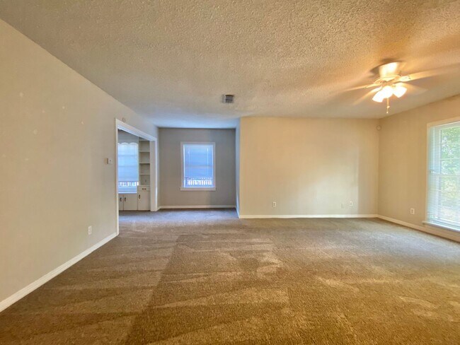 Building Photo - PRE LEASING NOW - AVAILABLE 7/14