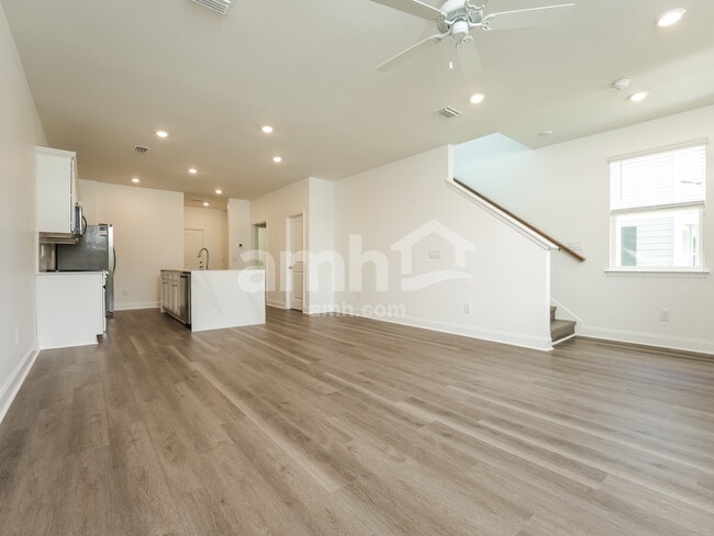 Building Photo - 104 Niven Ct