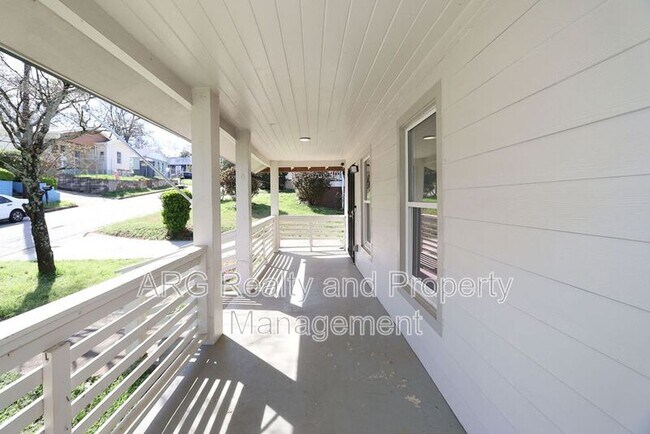 Foto del edificio - 1095 Ira St SW