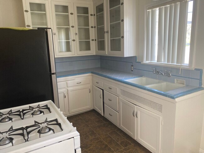 Kitchen - 2443 Arizona Ave