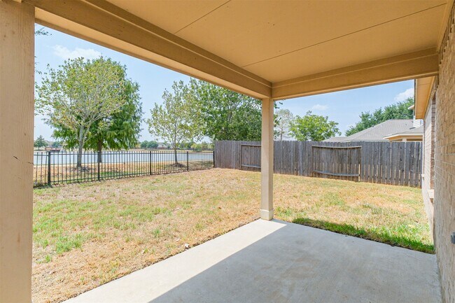 Foto del edificio - 24507 Cornell Park Ln