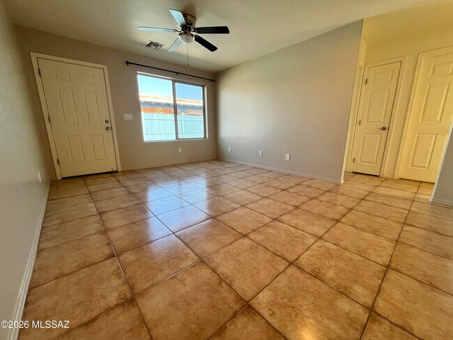 Foto del edificio - 1309 W Cedar St