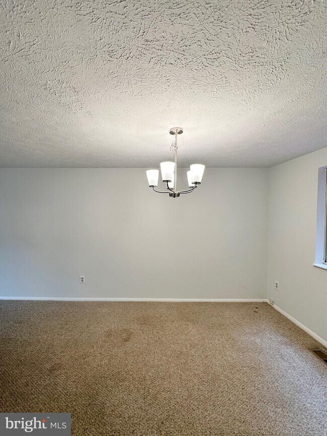 8490 Falling Leaf Rd, Springfield, VA 22153 House Rental in Springfield, VA