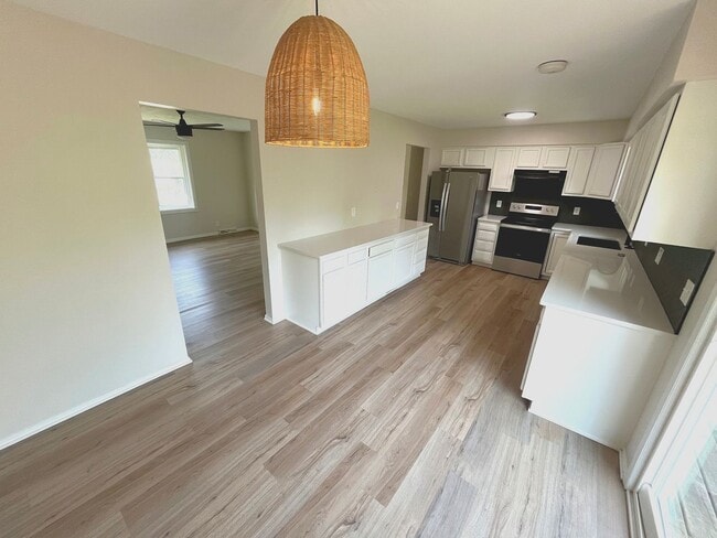 Building Photo - Charming 2 Bed, 1.5 Bath Home in Omaha – P...