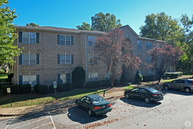 Foto del edificio - Century Oaks on College