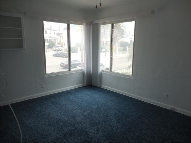 Building Photo - 812 W Yandell Dr
