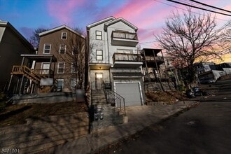 Building Photo - 45 Cliff St