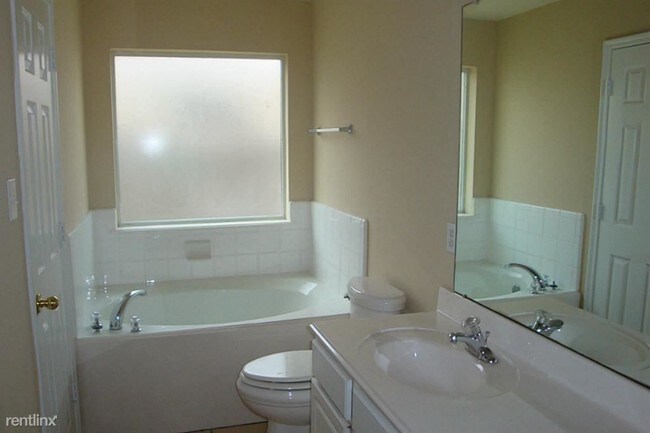 Building Photo - 3 br, 2 bath House - 409