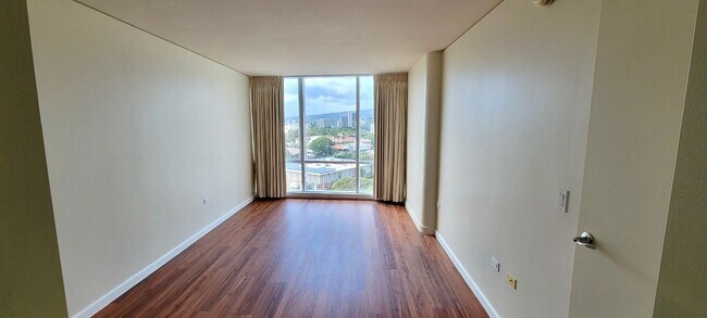 Foto del edificio - MOANA PACIFIC 2 BEDROOM! NEW WOOD FLOORS!