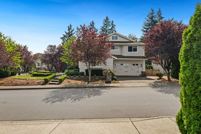 Building Photo - Luxurious 5-Bedroom Home in Newcastle