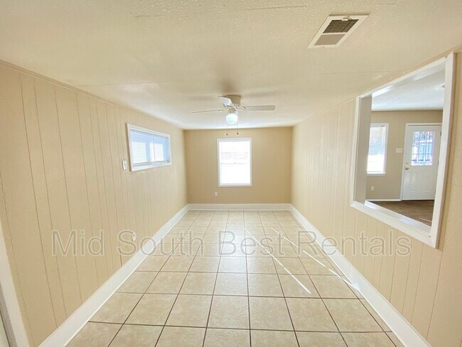 Building Photo - 636 Benham Ave