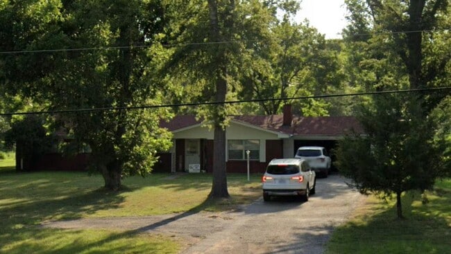 Building Photo - 5935 Old Hwy 135 N