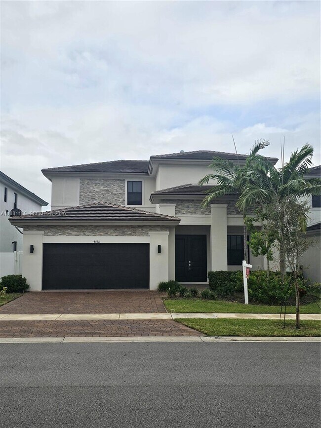 Foto del edificio - 4578 SW 174th Ave