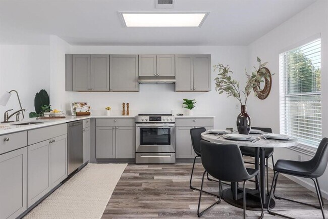 Foto del edificio - Renovated 4 bd/2 ba renovated home in Sout...