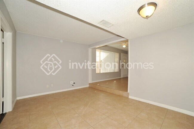 Building Photo - 3112 W Sligh Ave