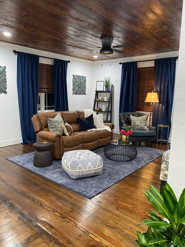 Foto del edificio - 239 E Woodlawn Ave